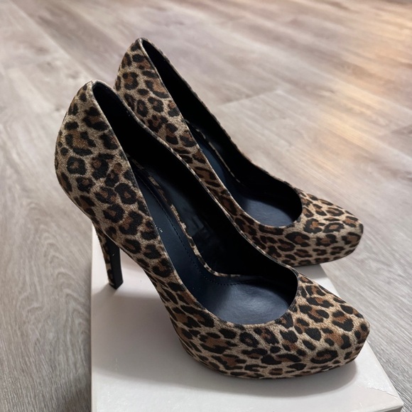 BCBGeneration Leopard Print High Heel Shoes Women’s 10 - Picture 4 of 11